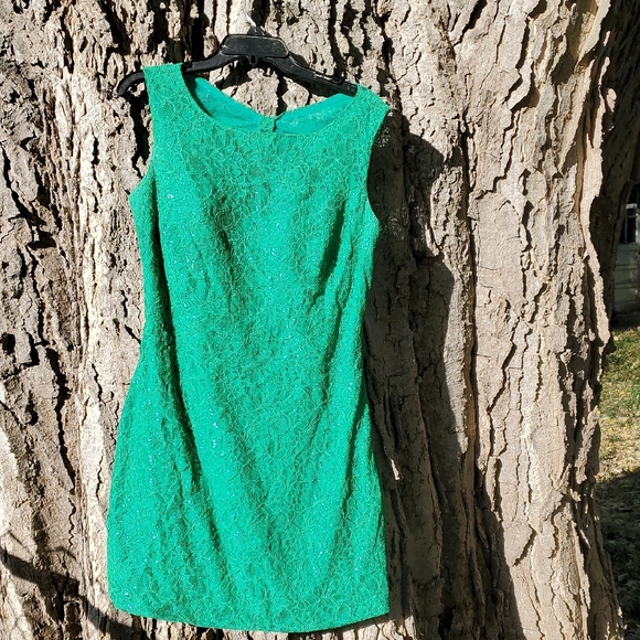 Chic Emerald Green Lace Mini Dress Size 16 Open Back - Picture 7 of 7